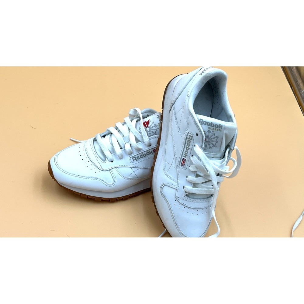 Reebok Women's Classic Sneakers White,‎ Size 7 M